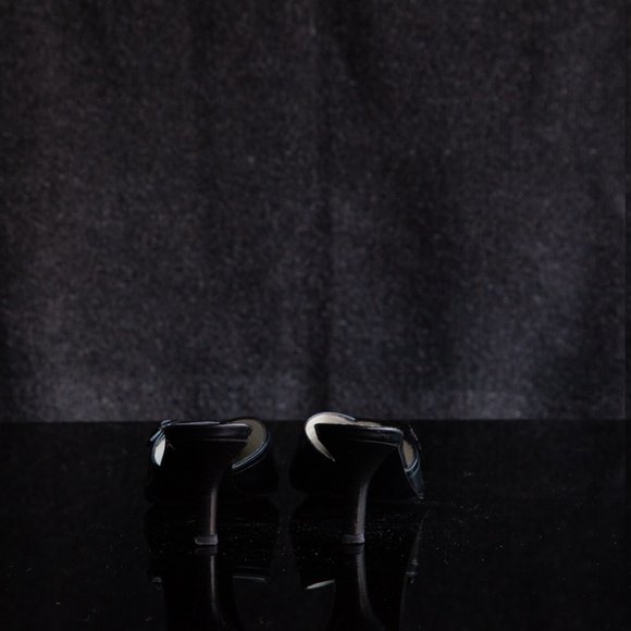 BCBG Max Azria Zuza Kid Mid Mule w/Buckle in Black Leather Size 6.5 - Picture 4 of 5